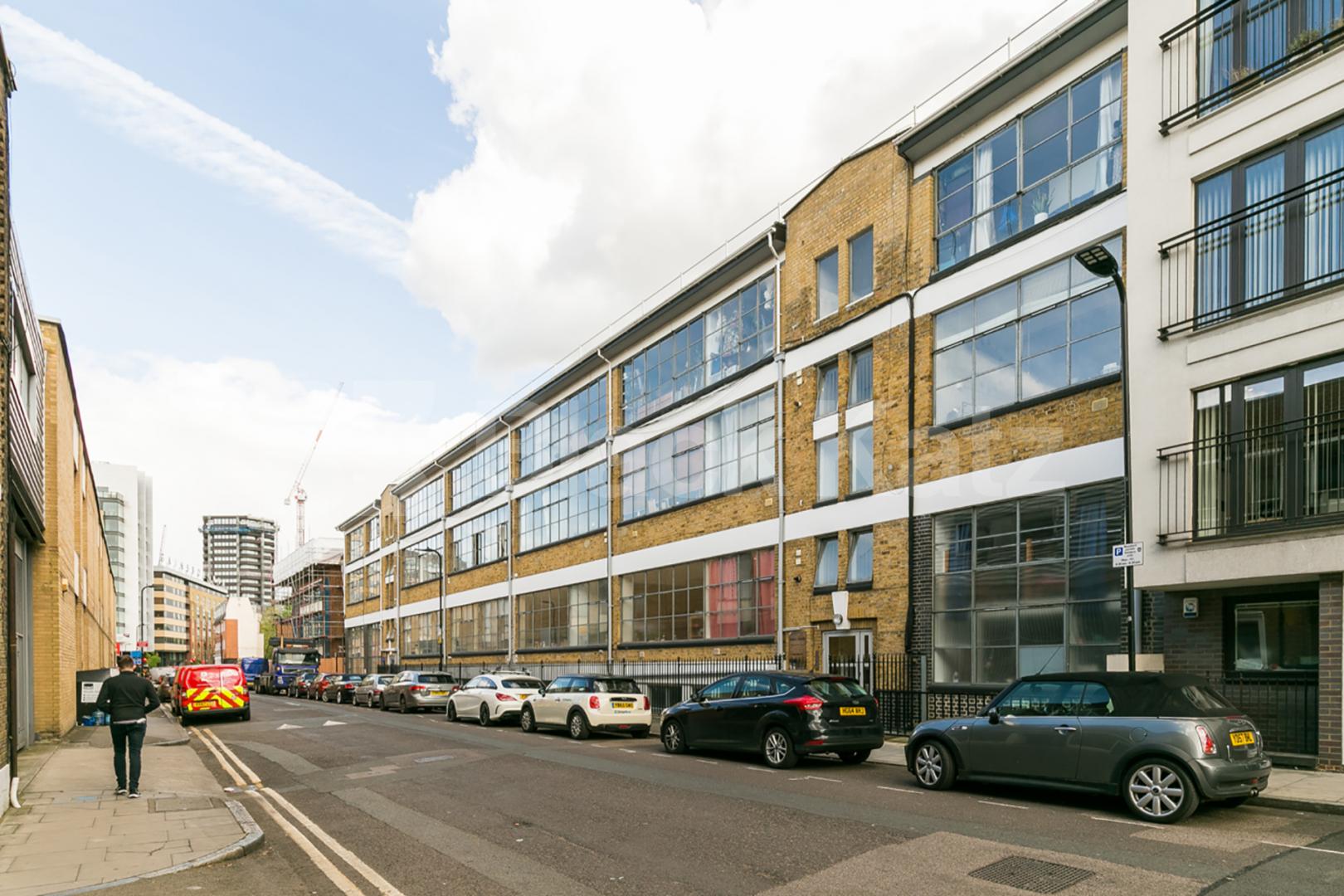 Stunning three bedroom warehouse apartment offering loft style features  Eagle House - Eagle Wharf Road, Old Street - Shoreditch Park